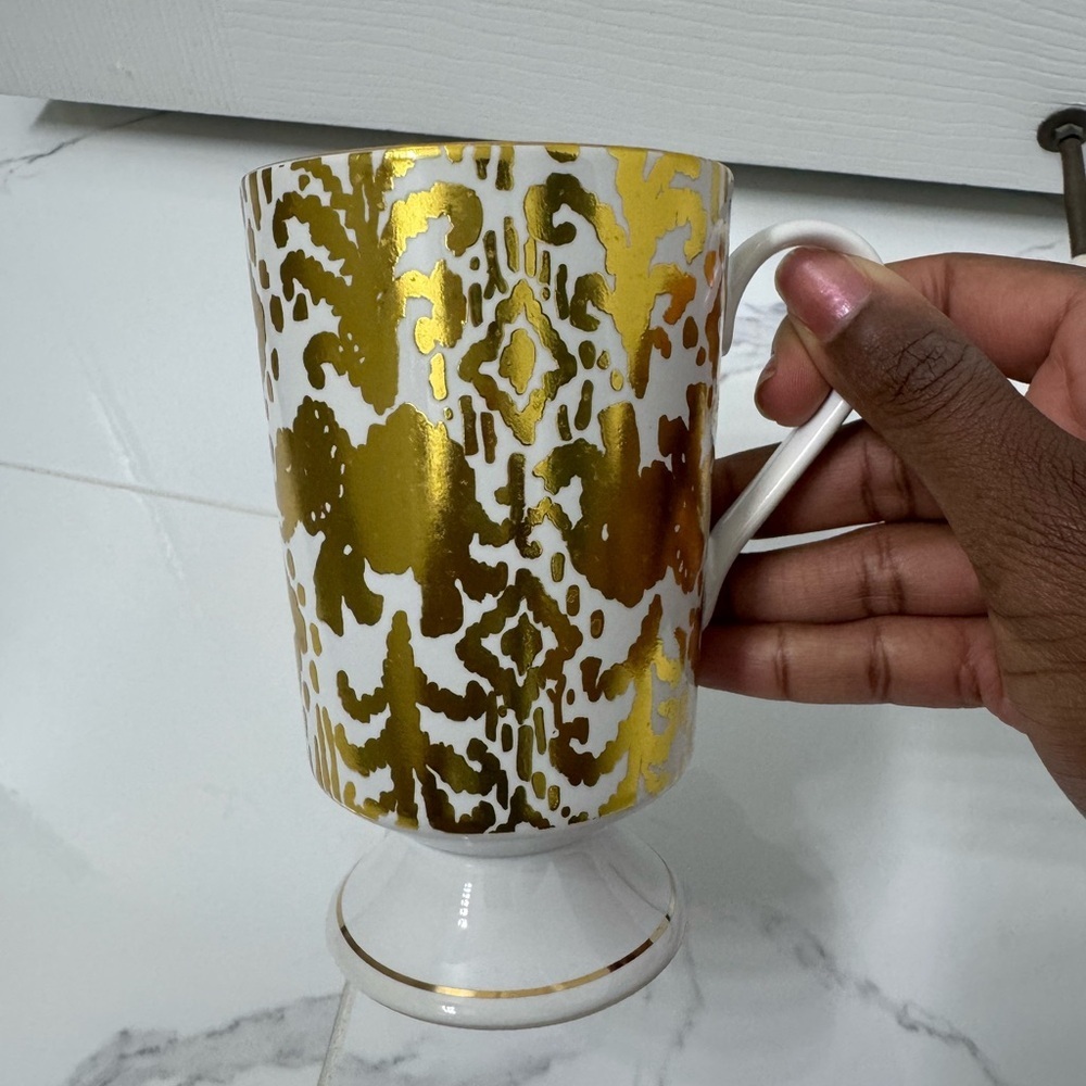 Gold Lilly Pulitzer Mug! - Picture 3 of 5